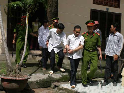 Dàn cảnh bán thiên thạch chiếm đoạt 41,8 tỉ đồng - 1