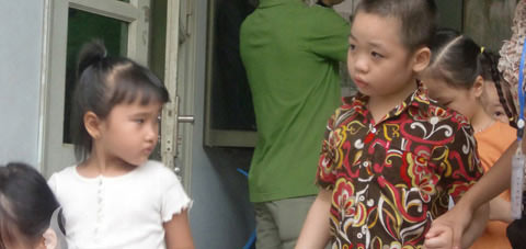 Chùm ảnh: Bé xếp hàng thi vào... lớp 1 - 4