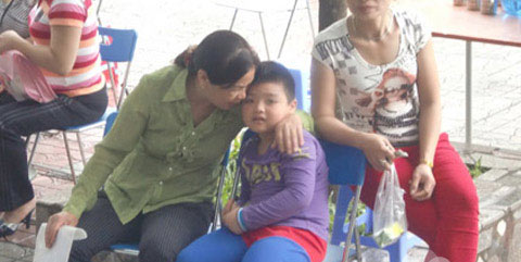 Chùm ảnh: Bé xếp hàng thi vào... lớp 1 - 6