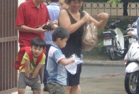 Chùm ảnh: Bé xếp hàng thi vào... lớp 1 - 10