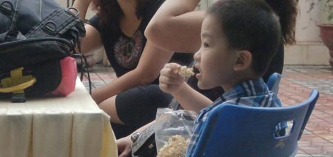 Chùm ảnh: Bé xếp hàng thi vào... lớp 1 - 11