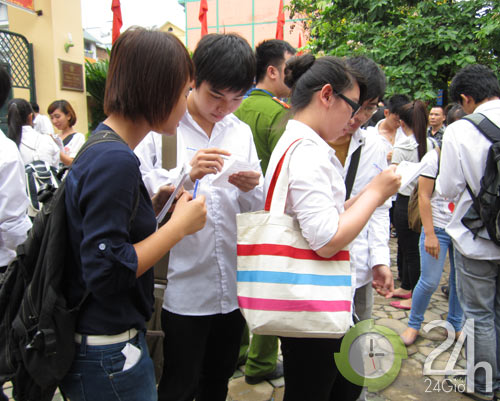 Kết thúc môn Văn… nhẹ nhàng! - 25