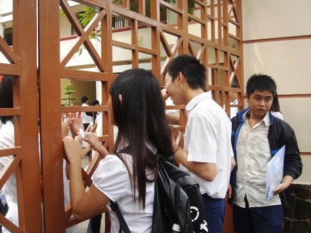 Kết thúc môn Văn… nhẹ nhàng! - 6