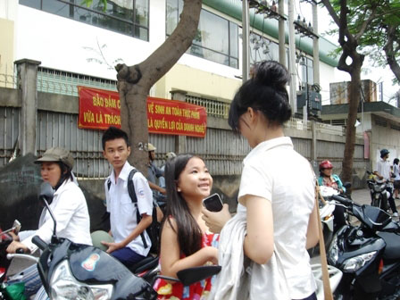 Kết thúc môn Văn… nhẹ nhàng! - 9