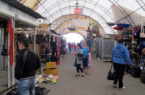Phóng sự Euro: Thăm chợ người Việt ở Kiev - 1