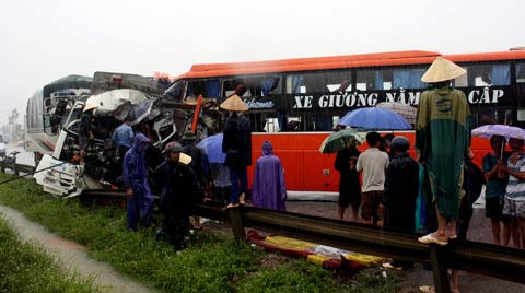 Tai nạn liên hoàn, 11 người thương vong - 1