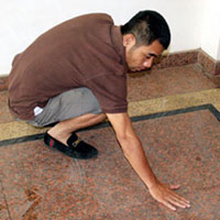 Tin tức trong ngày - Khám phá bí ẩn nền nhà nóng bất thường