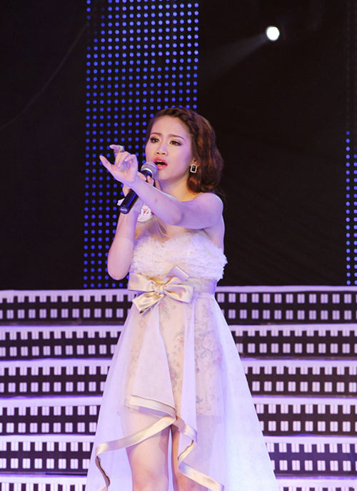 Thu Minh kín đáo khoe vẻ gợi cảm - 10