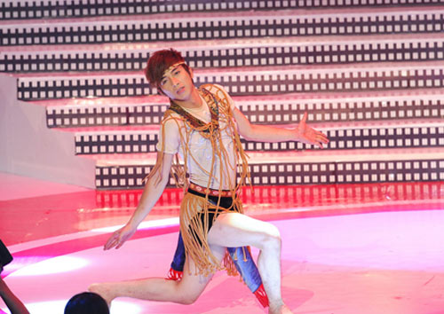 Thu Minh kín đáo khoe vẻ gợi cảm - 5