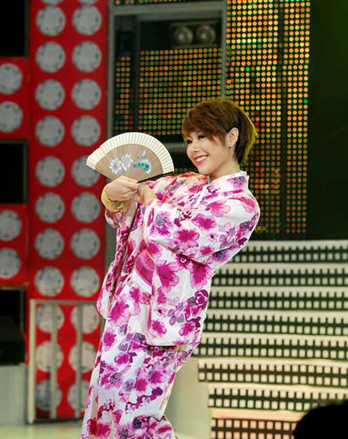 Thu Minh kín đáo khoe vẻ gợi cảm - 8