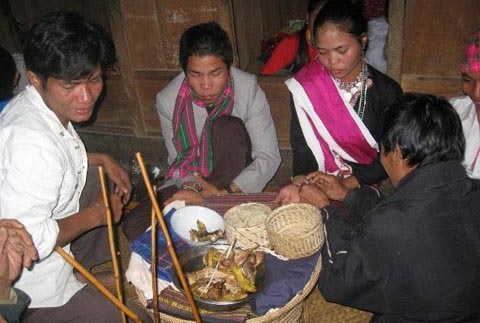 Lạ lùng đến chết vẫn chưa… cưới xong vợ - 3