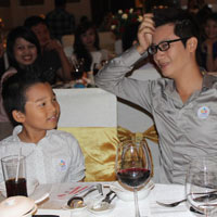 Ca nhạc - MTV - Hoàng Bách "méo mặt" vì con trai