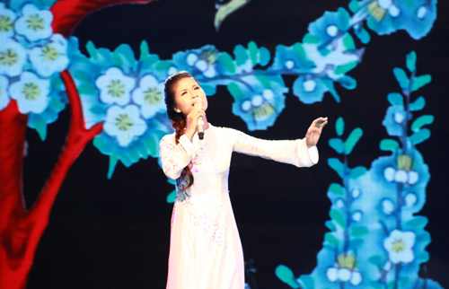 Thanh Lam bất ngờ bị ba trai lạ vượt mặt - 12