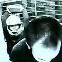 Tin tức trong ngày - Hai phụ nữ dùng gạch hành hung CSGT