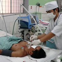 Tin tức trong ngày - 2 người tử vong nghi do ngộ độc rượu