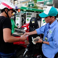 Tin tức trong ngày - DN xăng dầu đang lãi 1.500 đồng/lít