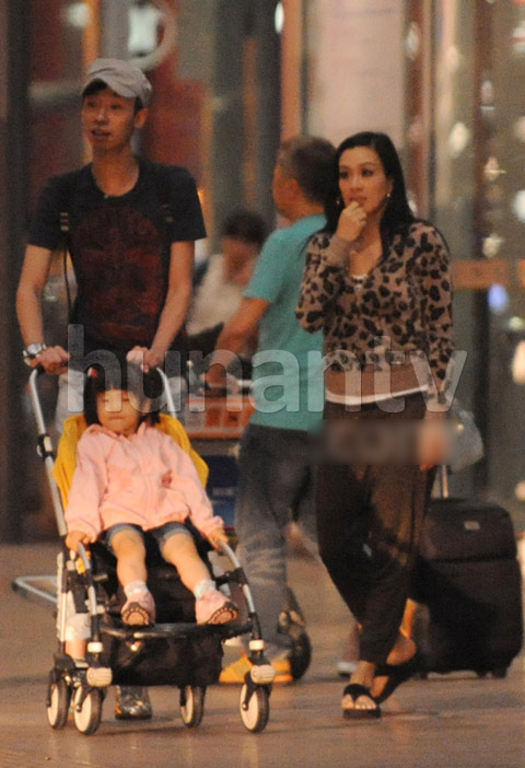 Gái 2 con Trần Tuệ Lâm tái xuất gợi cảm - 8