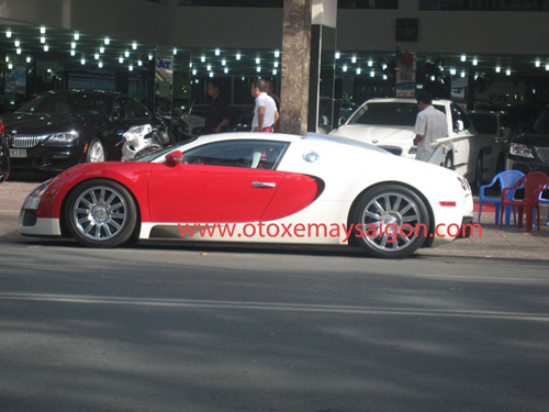 "Quái vật" Bugatti Veyron đi "tắm nắng" Sài Thành - 2
