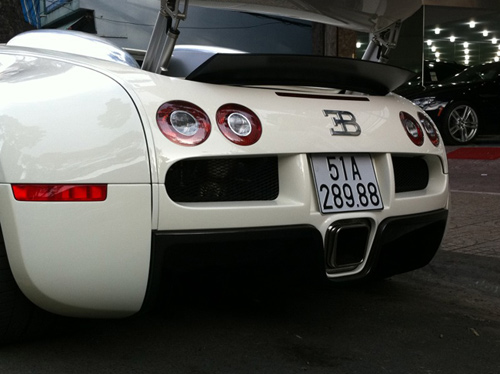 "Quái vật" Bugatti Veyron đi "tắm nắng" Sài Thành - 5