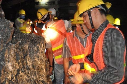 Tận mắt, chạm tay vào núi vàng - 5