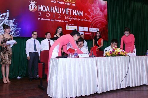 Hoa hậu "chất vấn" ban tổ chức Hoa hậu - 7