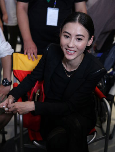 Trương Bá Chi vẫn đeo nhẫn cưới - 10