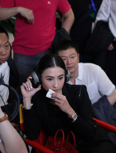 Trương Bá Chi vẫn đeo nhẫn cưới - 9