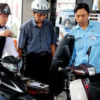 Tin tức trong ngày - Lý do tế nhị trì hoãn giảm giá xăng