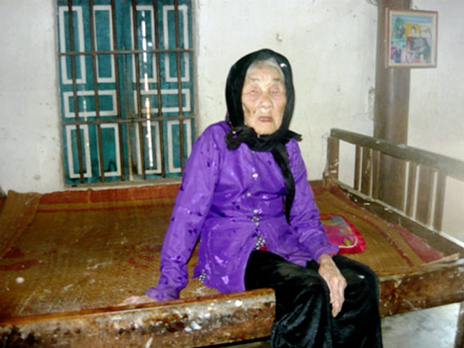 Cụ bà Nguyễn Thị Vưng (94 tuổi) gần 50 năm chỉ ăn ngô, sắn, không chịu ăn cơm.