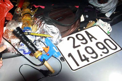 Cặp tình nhân găm súng K59, ma túy đi dạo phố - 4