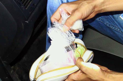 Cặp tình nhân găm súng K59, ma túy đi dạo phố - 3