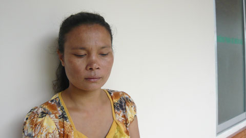 Bé 3 tuổi bị bố dượng đánh dã man - 2