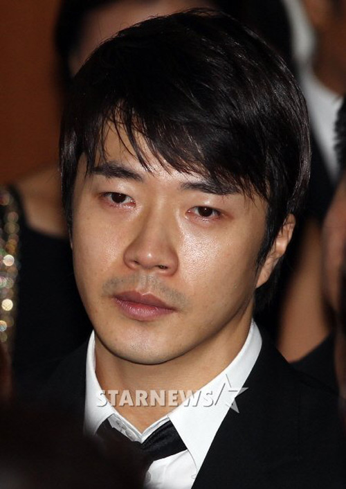 Kwon Sang Woo tới viếng fan - 1