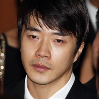 - Kwon Sang Woo tới viếng fan