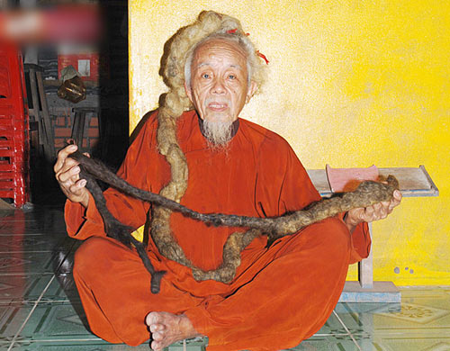 Reuters nói về cụ ông người Việt sở hữu mái tóc dài 5m