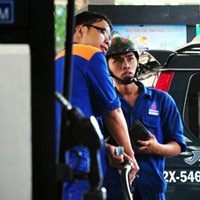 Tin tức trong ngày - Cơ chế điều hành giá xăng: Mỗi bộ một ý
