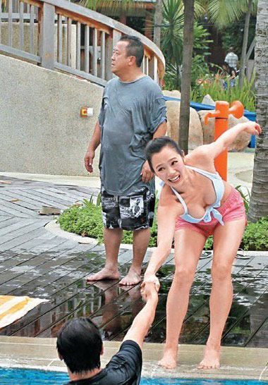 Sao nam 59 tuổi bị gắn mác "dê xồm" - 10