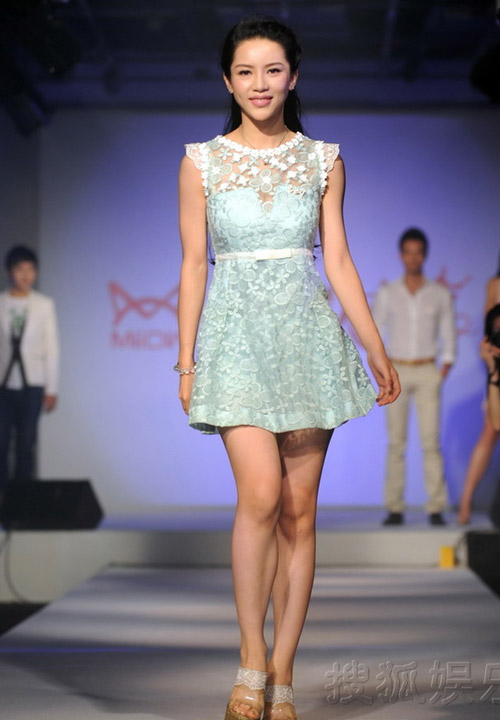 Sao nam 59 tuổi bị gắn mác "dê xồm" - 11