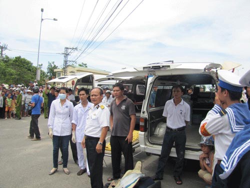 Xe tải tông doanh trại quân đội, 3 người chết - 3