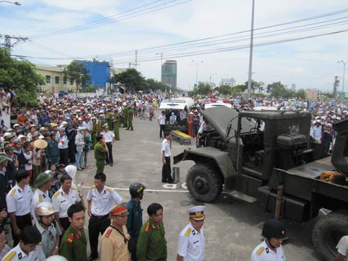 Xe tải tông doanh trại quân đội, 3 người chết - 4
