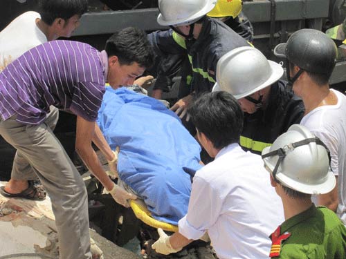 Xe tải tông doanh trại quân đội, 3 người chết - 7