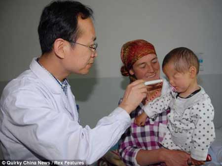 Cậu bé không có mắt từ lúc chào đời - 3