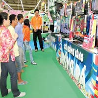 Thị trường - Tiêu dùng - Dịch vụ “ăn theo” Euro