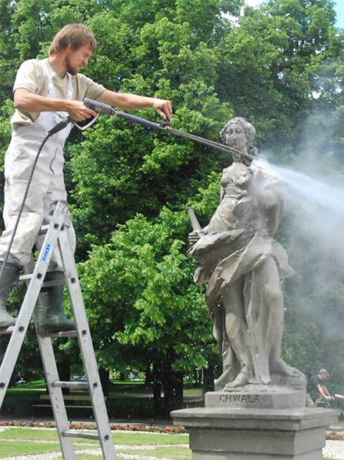 Warszawa rực rỡ trước giờ khai cuộc EURO 2012 - 9