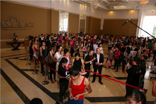 Thí sinh bế con đi thi Next Top - 6