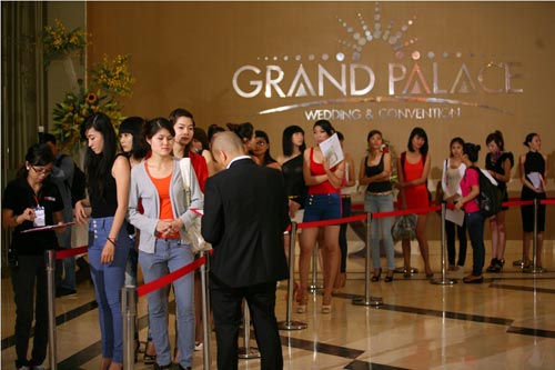 Thí sinh bế con đi thi Next Top - 9