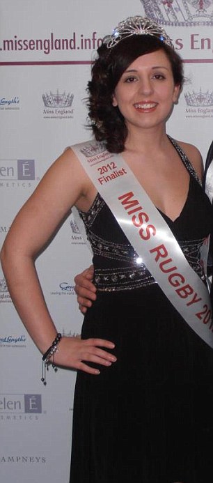 Miley Cyrus cẩu thả tại sân bay - 6