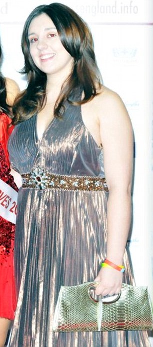 Miley Cyrus cẩu thả tại sân bay - 4