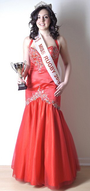 Miley Cyrus cẩu thả tại sân bay - 5