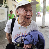 Phi thường - kỳ quặc - Cụ ông 83 tuổi 12 lần thi đại học